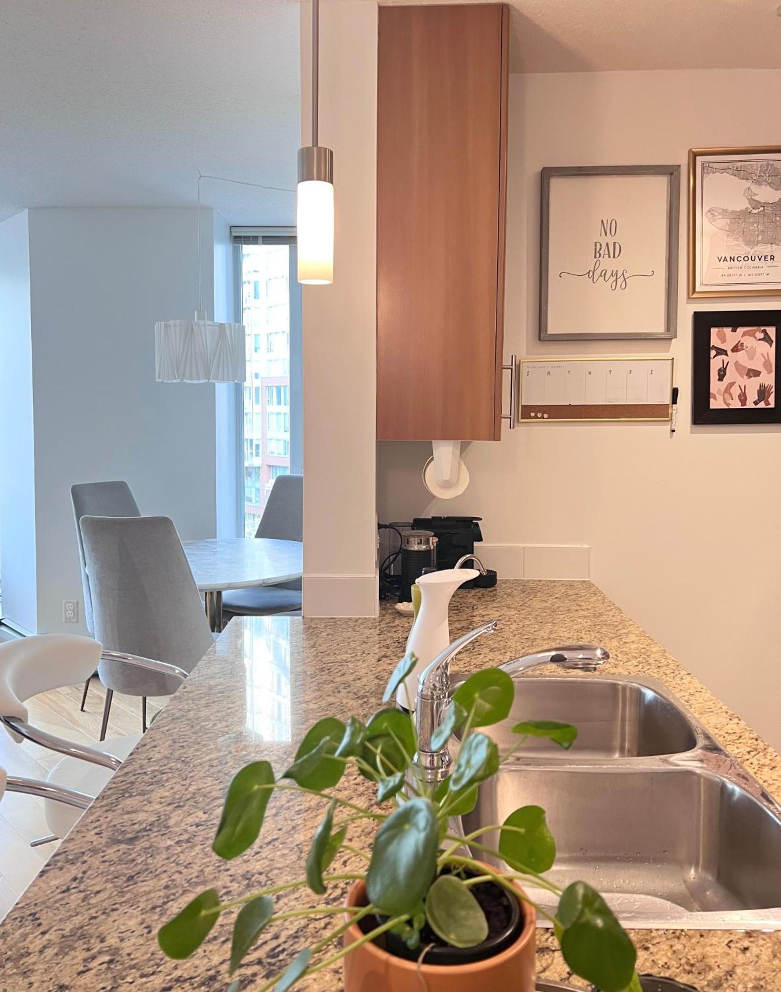 Lovely One-Bedroom Apartment With Pool, Hot Tub, And Gym In The Heart Of Downtown, Skytrain 3Min Away Βανκούβερ Εξωτερικό φωτογραφία