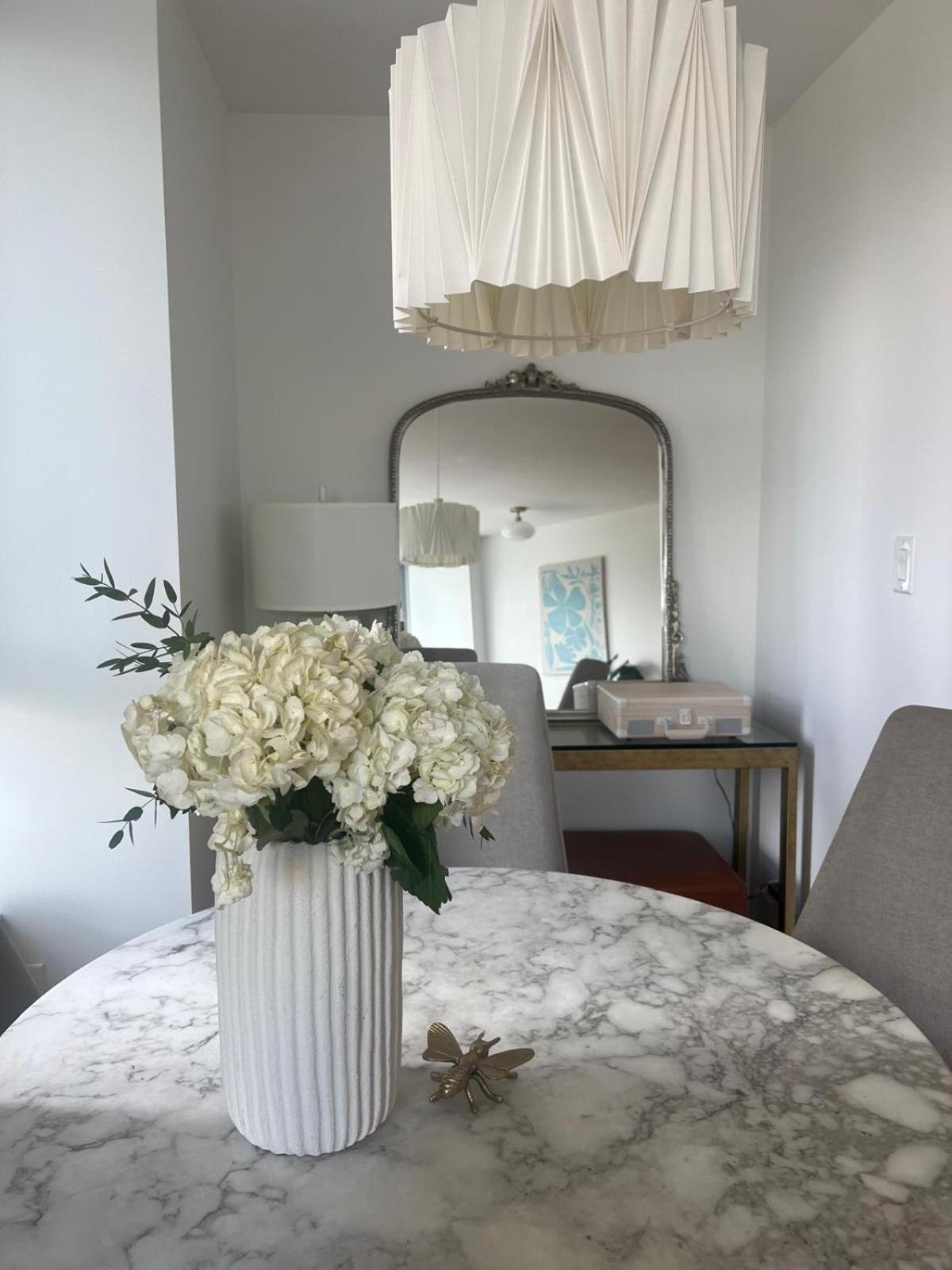 Lovely One-Bedroom Apartment With Pool, Hot Tub, And Gym In The Heart Of Downtown, Skytrain 3Min Away Βανκούβερ Εξωτερικό φωτογραφία