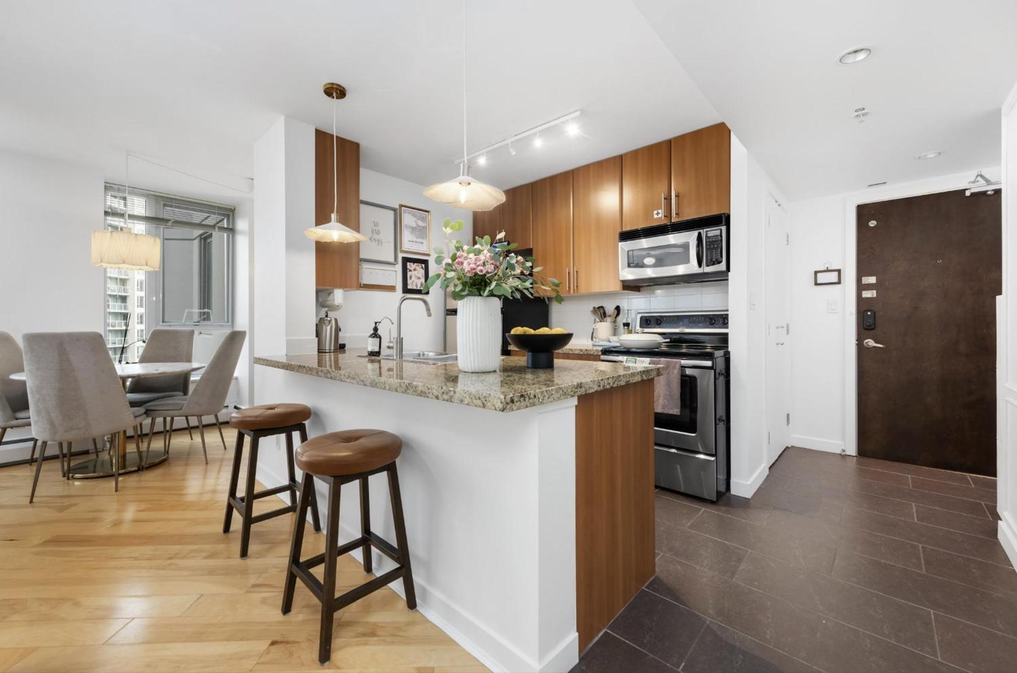 Lovely One-Bedroom Apartment With Pool, Hot Tub, And Gym In The Heart Of Downtown, Skytrain 3Min Away Βανκούβερ Εξωτερικό φωτογραφία