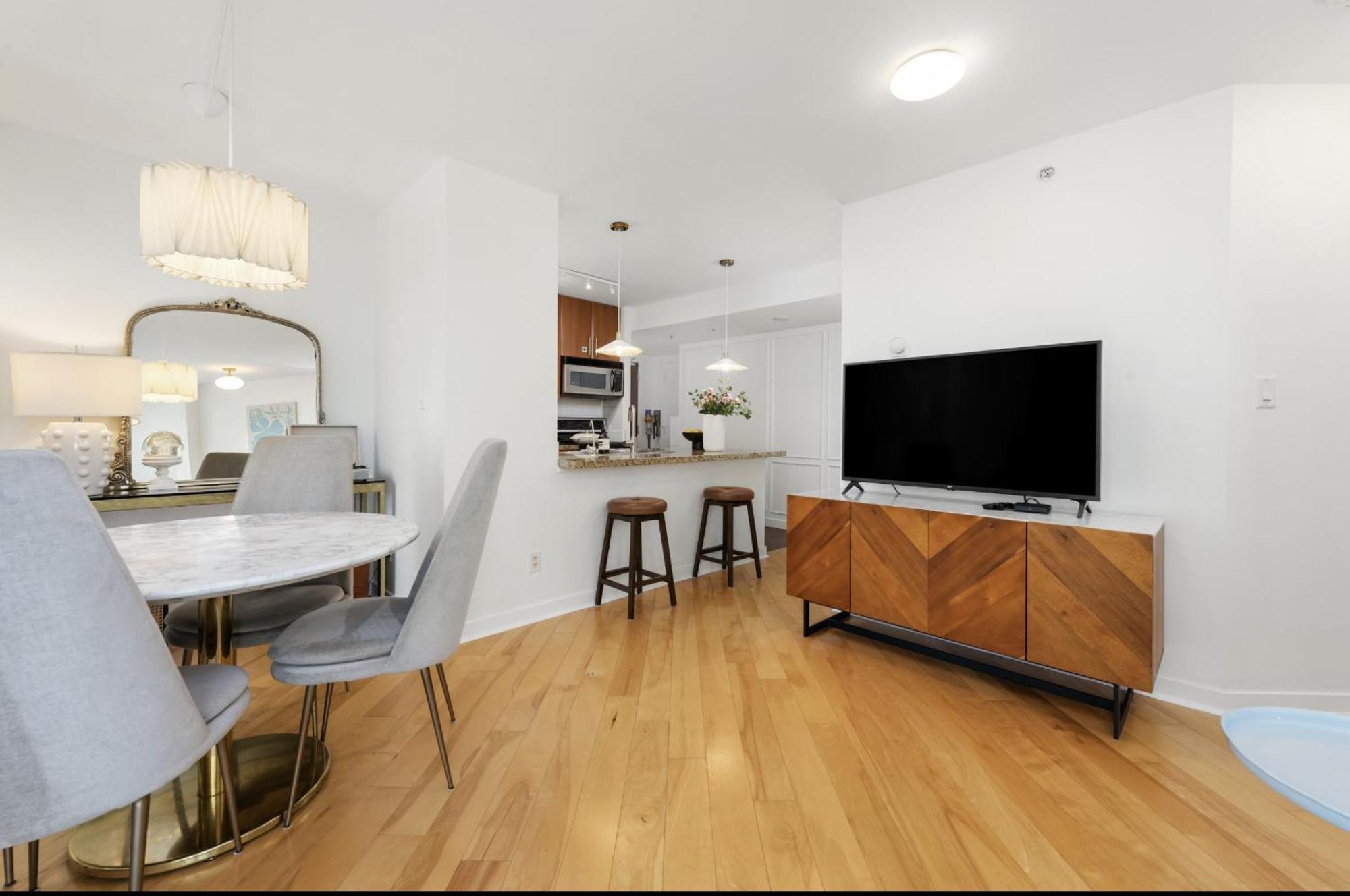 Lovely One-Bedroom Apartment With Pool, Hot Tub, And Gym In The Heart Of Downtown, Skytrain 3Min Away Βανκούβερ Εξωτερικό φωτογραφία